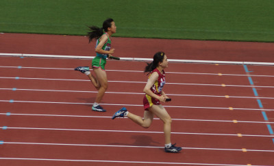 低学年女子リレー決勝 (96)